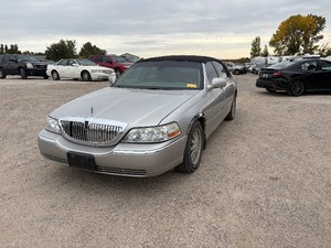 2003 Lincoln Town Car