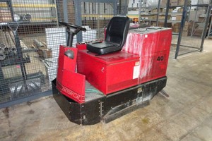 Factory Cat 40 Battery-Powered Ride-On 40 Floor ScrubberSweeper