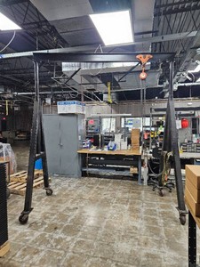 Rolling Gantry with Chain Hoist