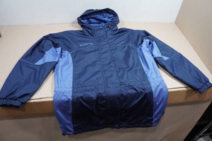 Columbia Womens Hooded Water Proof Wind Breaker Jacket - Medium