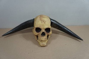Halloween Skull with Horns Dcor
