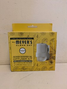 MRS. MEYERS CLEAN DAY PREMIUM SCENTED OIL DIFUSER KIT DANDELION SCENT