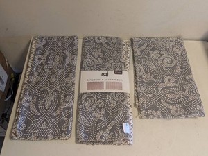 (3) RAJ REVERSIBLE ACCENT RUG