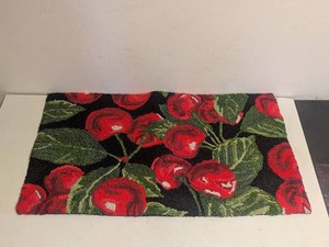 HOOKED ACCENT RUG CHERRY