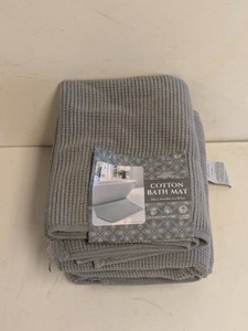 (4) COTTON BATH MAT GRAY