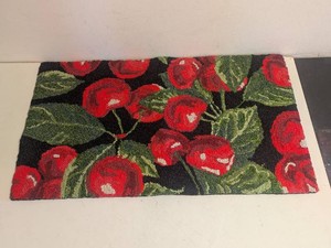 HOOKED ACCENT RUG CHERRY