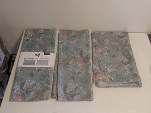 (3) RAJ REVERSIBLE ACCENT RUG