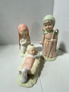 Vintage Lefton Three Piece Away in the Manger Figurines