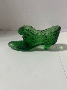 Fenton Emerald Green Daisy and Button Cat Head Glass Slipper