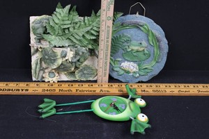 Frog Quartz Clock & Botanical Wall Plaques Mixed Lot