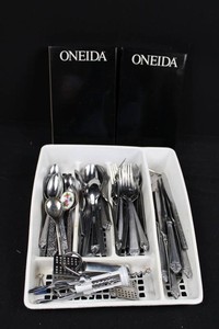 Oneida Flatware, Serving Utensils & Kitchen Accessories Mixed Lot