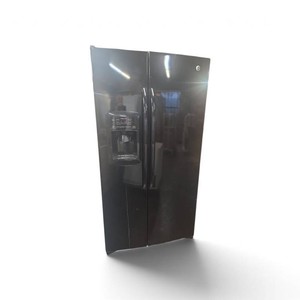 GE side-by-side Refrigerator�& Freezer Combo with Water & Ice Dispenser