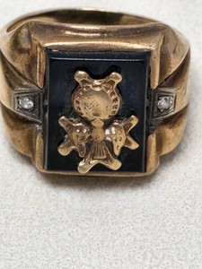 antique mens 10kt gold and onyx ring with 2 diamonds- possibly knights of columbus