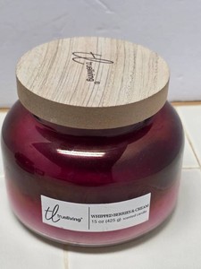 15oz whipped berries and cream candle