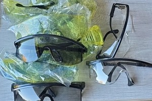 lot of industrial protective eyewear