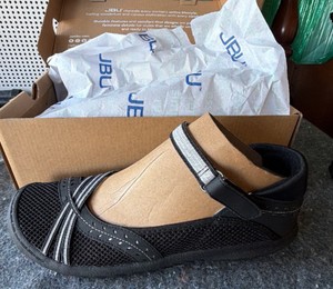 JBU Maia water resistant brand new size 9
