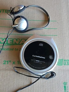 Vintage Curtis Mathes portable CD player