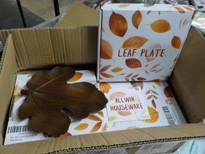 10 Wood Leaf Plates