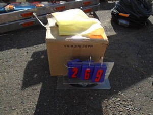 Shop towels. Highly absoerbent. Dont tear. Approx 500 per box. As shown.