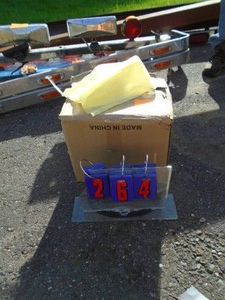 Shop towels. Highly absoerbent. Dont tear. Approx 500 per box. As shown.