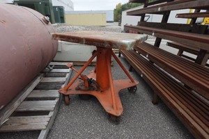 Raymond Industrial 2000 Lb Hydraulic Lift Table