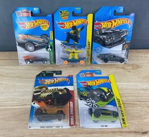 Hot Wheels Die-Cast & Showdown Vehicles - Green Speed, Off-Road, Etc. - 5 Total - Brand New