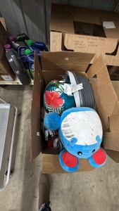BANANA BOX OF ASSORTED ITEMS
