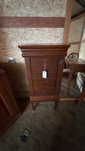 LARGE JEWELRY BOXSTAND-USED