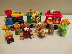 Fisher Price Three Piece Train  Misc Animals & Figures