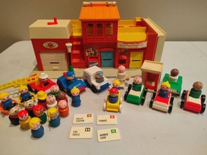 Fisher Price Little People Family Village #997