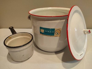 Vogue Enamelware Pot wLid & Small Pot