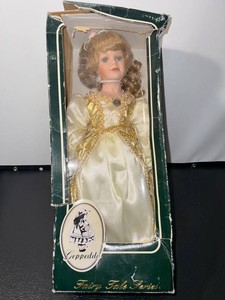 Geppeddo Fairy Tale Series Fashion Doll in White and Gold Gown