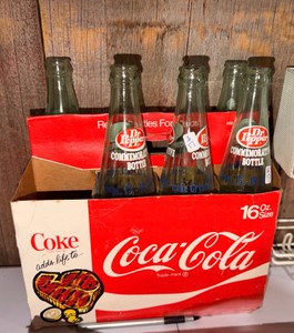 &nbspVintage 1976 Dr Pepper Bicentennial Commemorative Glass Bottles  Set of 5 with Coca-Cola Carrier