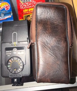 Vintage Hanimex TB655 Auto-Off Camera Flash with Zippered Carrying Case  Made in Japan