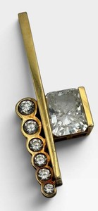 14K Gold Pendant With Clear Gemstones