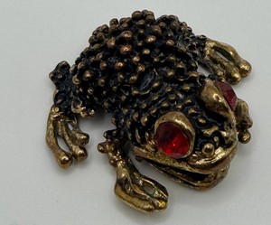 Figural Frog Brooch With Red Rhinestone Eyes