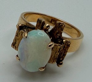 14K Gold Iridescent Cabochon Ring Size 5