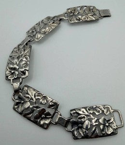 Floral Openwork Link Bracelet With Box Clasp