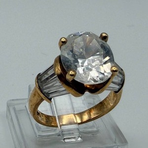 14K Gold Three-Stone Ring With Clear Gemstones Size 4