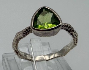 Sterling Silver Green Faceted Stone Ring Size 5.5