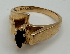 14K Gold Black Gemstone Ring Size 5.5