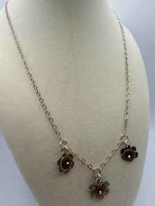 Three-Flower Pendant Necklace With Mixed-Tone Chain