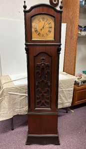 Neat Old Vintage Grandfather Clock Floor Standing Tube Radio