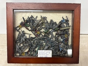 Lot of Approx 100 Old Vintage Toy Metal Soldiers
