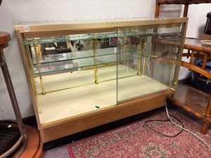 Nice Glass Top Store Display Case