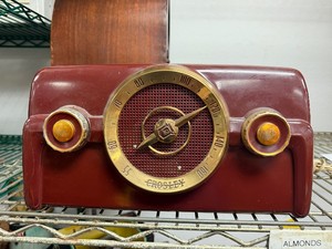 Vintage CROSLEY Bakelite Radio - AS IS