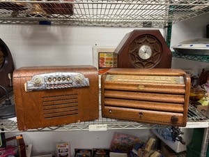 2 Vintage Wood Case Radios (AS IS)