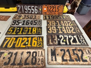 Great Lot of Antique 1920s era Automobile License Plates #1 - Iowa