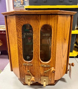 Excellent Condition Original 1900s Oak General Store Rotating Spice Bin&nbsp