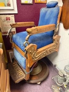 Nice Antique KOCHS Ornate Hydraulic Barber Chair